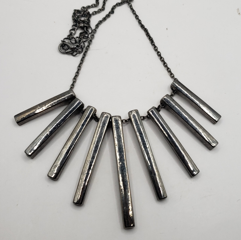 🔷️Grey Silver Tone Statement Necklace Bar Design - Picture 2 of 9